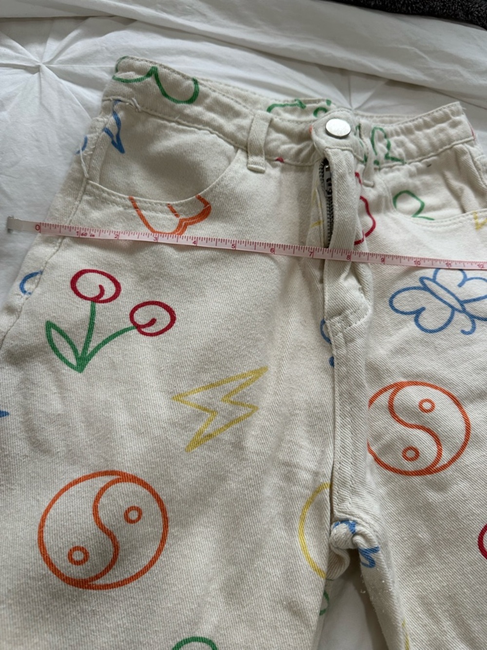 Women’s Cream Printed Capris with Multicolor Motifs